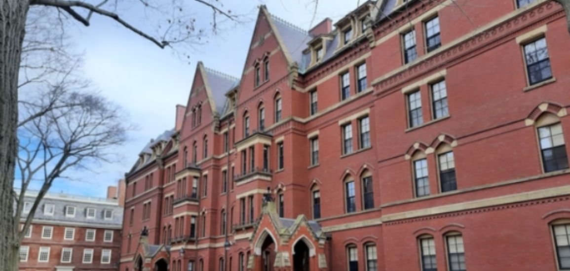 Harvard Faces Deadline to Retain International Students Amid Policy Dispute