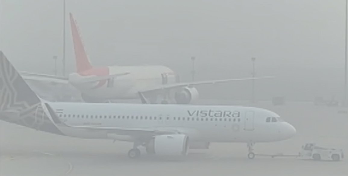 Delhi’s air quality slips to ‘very poor,’ smog blankets the city, and visibility drops